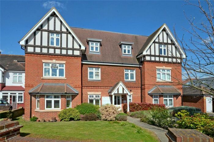 2 Bedroom Apartment To Rent In Churchlands Way, Worcester Park, Surrey, KT4