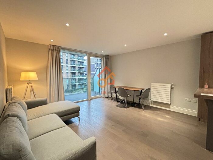 2 Bedroom Flat To Rent In Queenshurst Square, Sury Basin, Kingston Upon Thames, KT2