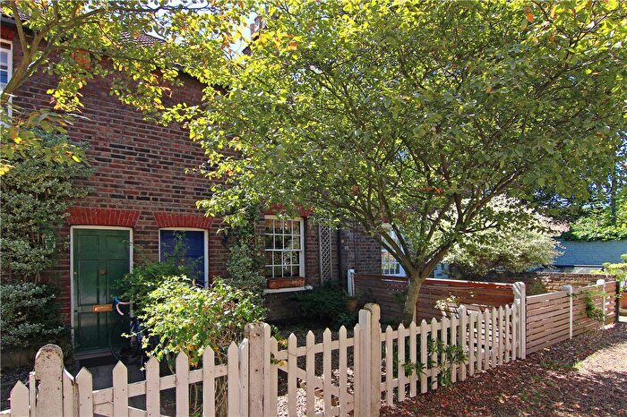 2 Bedroom Terraced House To Rent In Crooked Billet, Wimbledon Common, SW19