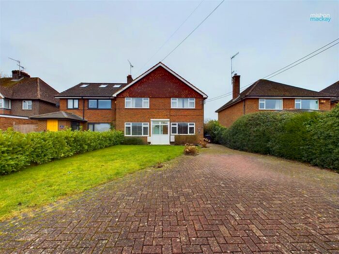 2 Bedroom Flat To Rent In Copthorne Bank, Copthorne, RH10