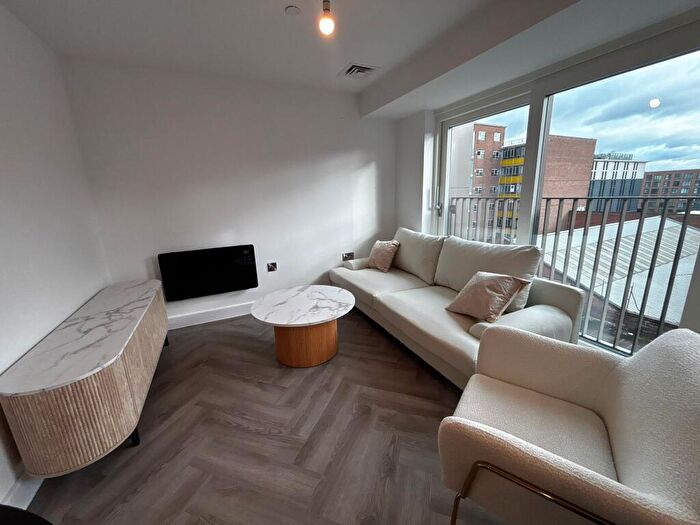 2 Bedroom Apartment To Rent In Chapmans Yard, B1