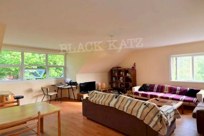 3 Bedroom Flat To Rent In Mount View Road, London, N4