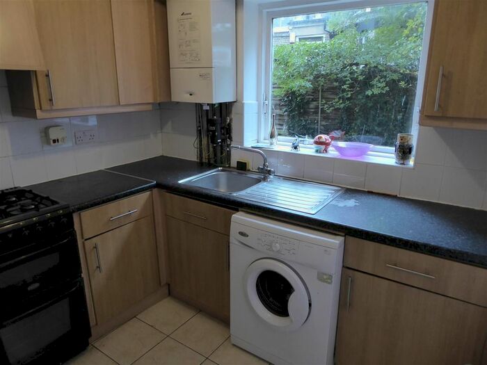 1 Bedroom Flat To Rent In Chestnut Court, Bath Road, Hounslow, TW3