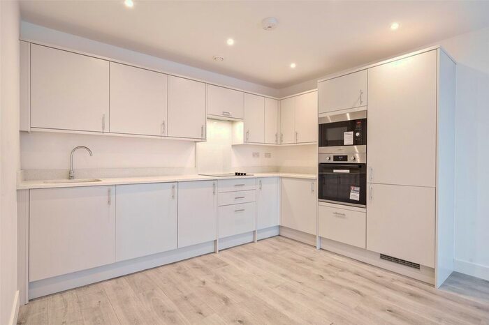 2 Bedroom Flat To Rent In Obelisk Way, Camberley, Surrey, GU15