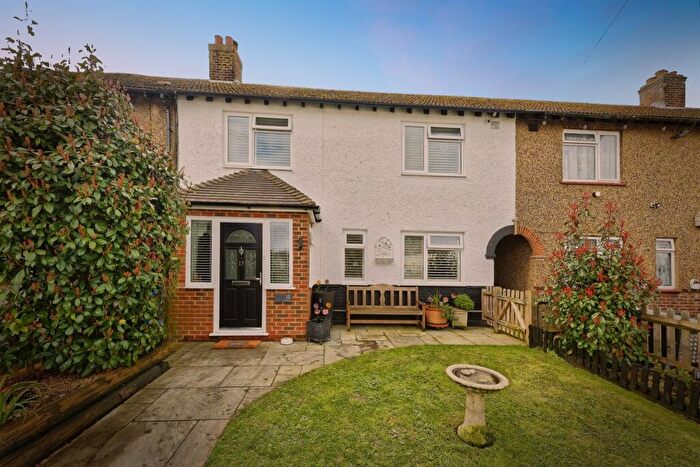 3 Bedroom Terraced House For Sale In Bramblehill Road, Faversham, ME13