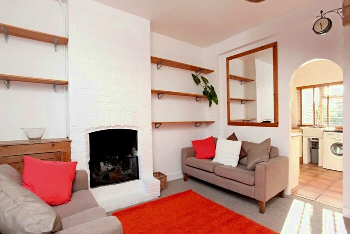 2 Bedroom Cottage To Rent In Duke Street, Windsor, SL4