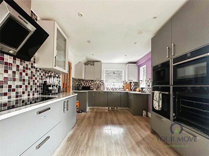 3 Bedroom Semi-Detached House For Sale In Dorset Way, Maidstone, Kent, ME15