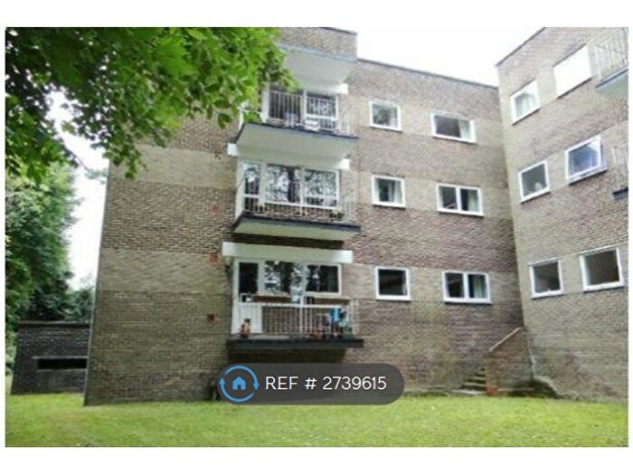2 Bedroom Flat To Rent In Hawthorne Close, Horsham, RH12