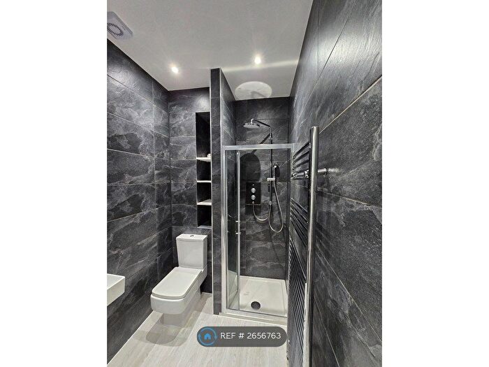 2 Bedroom Flat To Rent In Menzies Road, Aberdeen, AB11