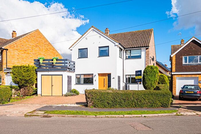 4 Bedroom Detached House For Sale In Orchard Way, Stanbridge, Central Bedfordshire, LU7