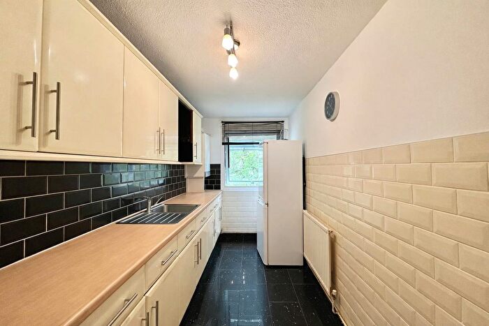 1 Bedroom Maisonette For Sale In Burns Close, Hayes, UB4