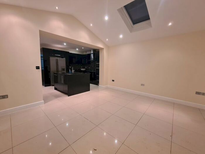 3 Bedroom Terraced House To Rent In South Clive Street, Cardiff CF11