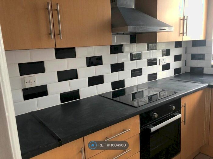 2 Bedroom Flat To Rent In Sherborne Court, London, SE20
