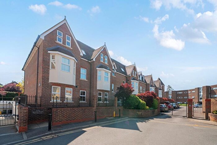 2 Bedroom Flat To Rent In Baker Street, Weybridge, KT13