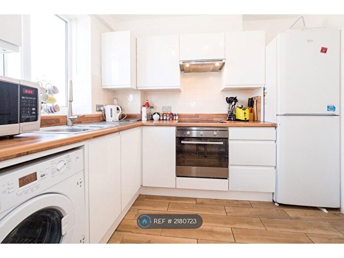 4 Bedroom Flat To Rent In Bennett Court, London, N7