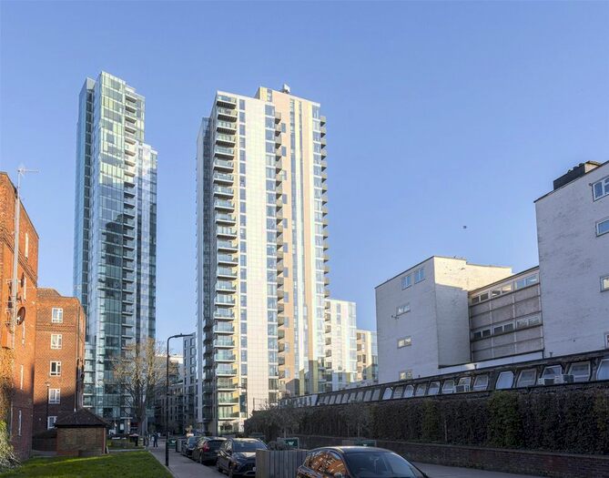 2 Bedroom Flat For Sale In Woodberry Grove, London, N4