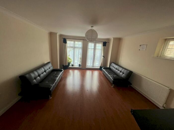 2 Bedroom Flat To Rent In , Avondale Road, South Croydon, CR2