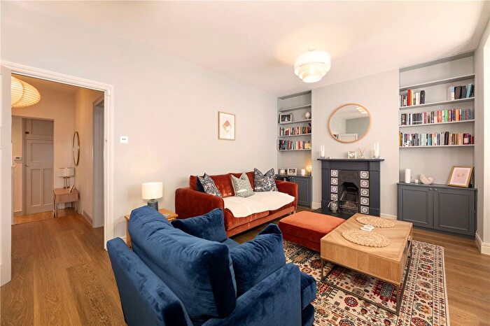 2 Bedroom Maisonette For Sale In Southfield Road, London, W4