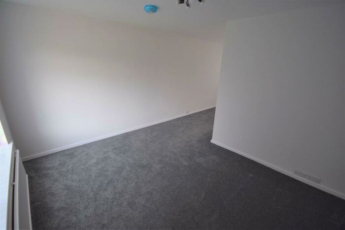 3 Bedroom Semi-Detached House To Rent In Lowndes Lane, Offerton, Stockport, SK2