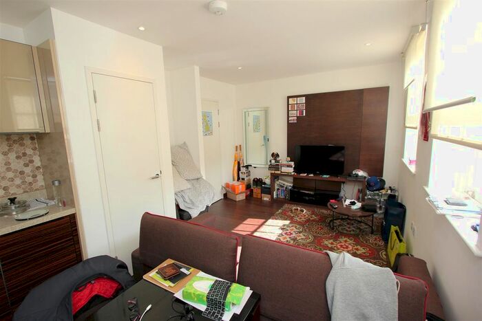 Studio To Rent In King Henry Terrace, Sovereign Court, Wapping, E1W