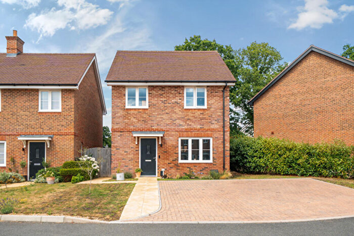 3 Bedroom Detached House For Sale In Bramley Vale, Cranleigh, GU6