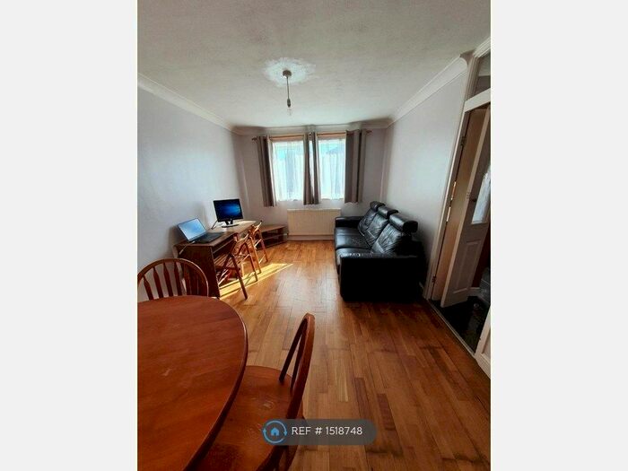 1 Bedroom Flat To Rent In Makepeace Road, Northolt, UB5