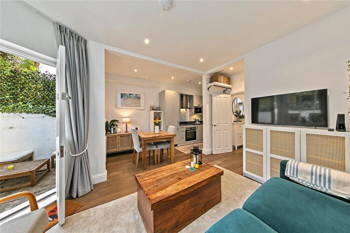1 Bedroom Flat For Sale In Richmond Road, East Twickenham, TW1