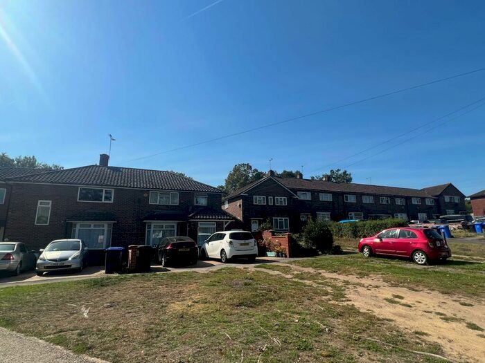 6 Bedroom Detached House To Rent In Woking, GU21