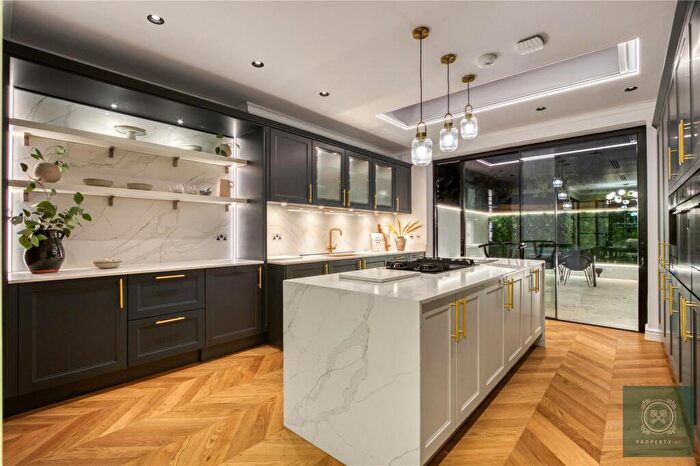 4 Bedroom Terraced House For Sale In Tollington Way, London, N7