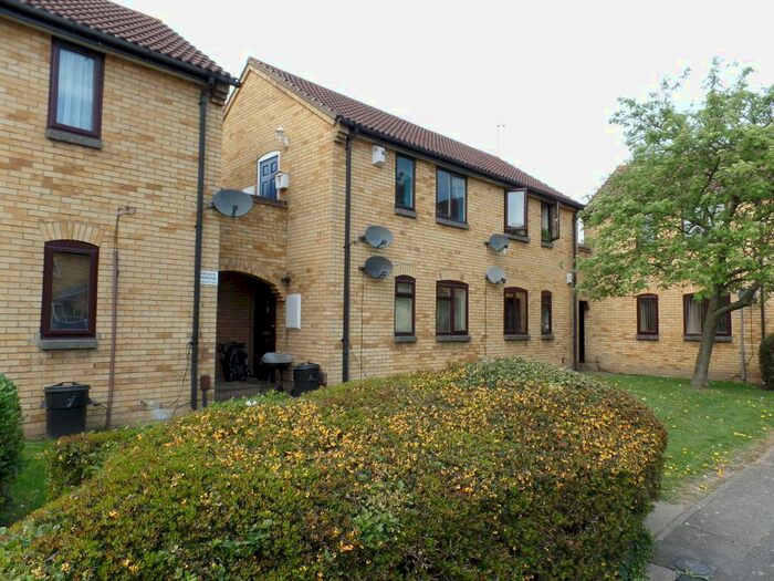 Studio To Rent In Badgers Close, Hayes, UB3