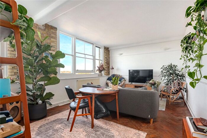 1 Bedroom Flat For Sale In Colonnades Apartments, Sylvester Road, London, E8
