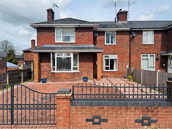 3 Bedroom Semi-Detached House For Sale In Oak Drive, Wrexham, LL12