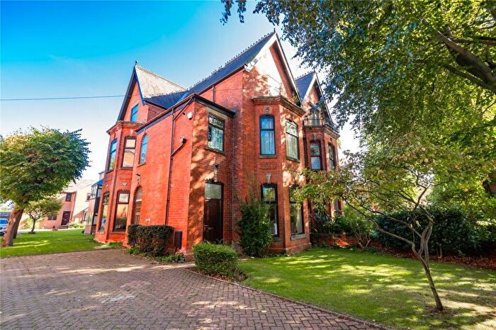 1 Bedroom Apartment For Sale In Abbey Park Mews, Grimsby, Lincolnshire, DN32