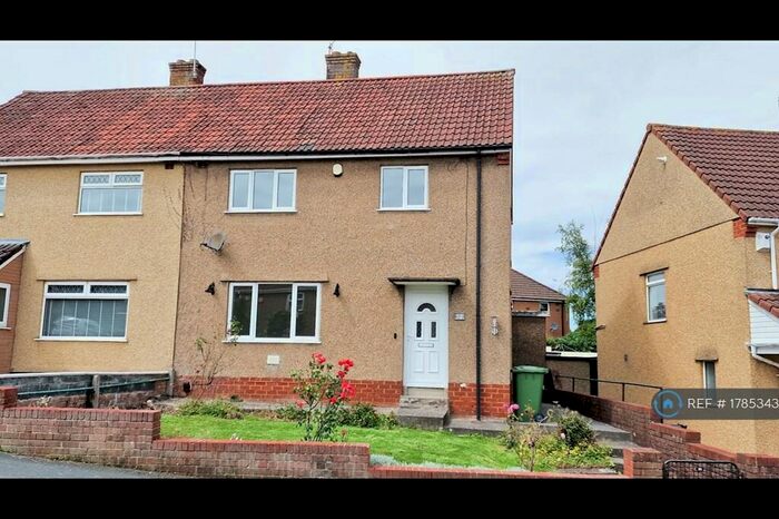 3 Bedroom Semi-Detached House To Rent In Hunters Drive, Bristol, BS15