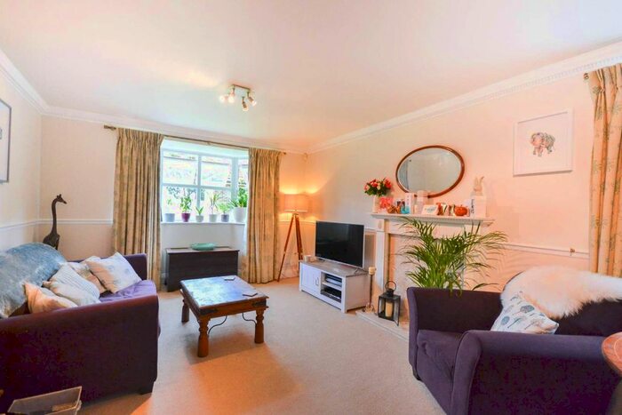 2 Bedroom Flat To Rent In Langton Road, Oval, London, SW9
