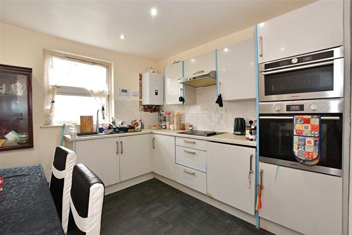 2 Bedroom Flat For Sale In Boleyn Road, London, E7