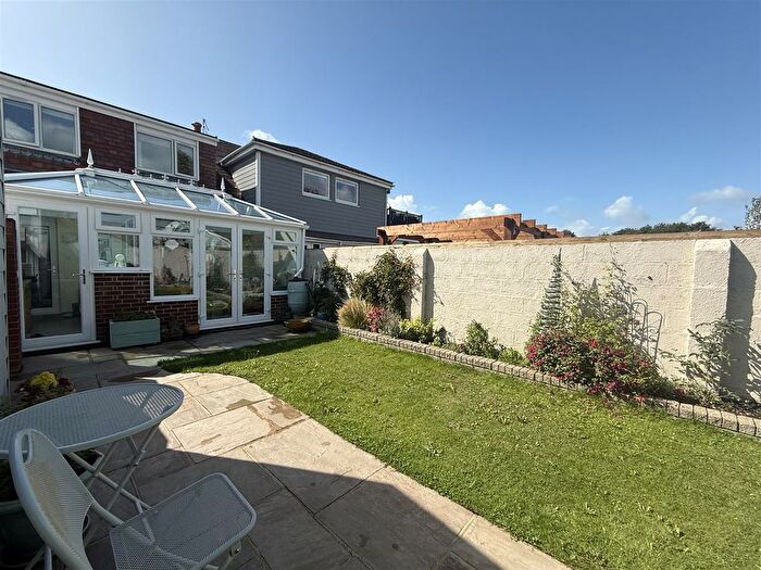 3 Bedroom Semi-Detached House For Sale In Alton Grove, Fareham, PO16