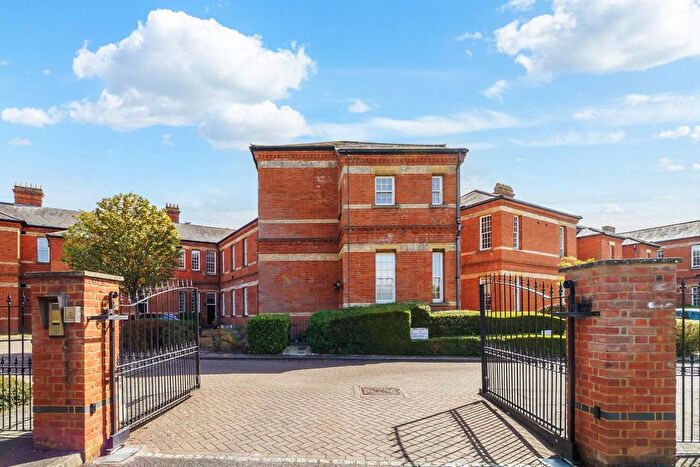 3 Bedroom Flat For Sale In Sandy Mead, Epsom, KT19