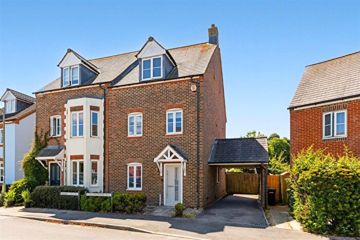4 Bedroom Property For Sale In Collingwood Way, Petersfield, GU31