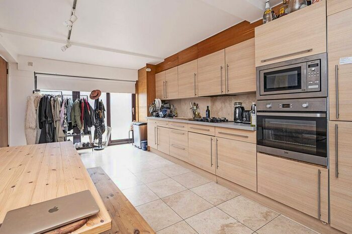 2 Bedroom Flat To Rent In Glebe Road, Dalston, London, E8