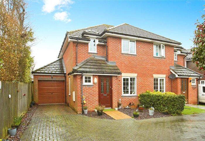 3 Bedroom Semi Detached House For Sale In Spring Gardens, Hedge End, Southampton, Hampshire, SO30