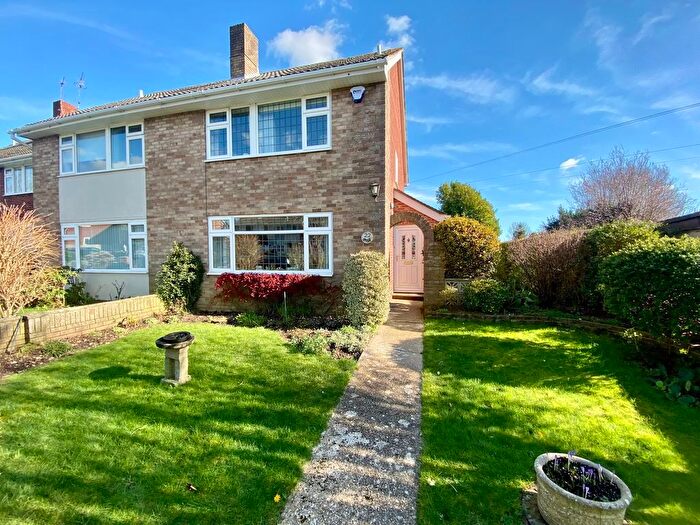 3 Bedroom Semi-Detached House For Sale In Winnham Drive, Fareham, PO16