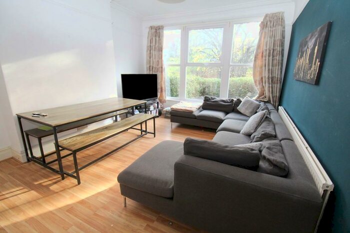 8 Bedroom Terraced House To Rent In Wood Lane, Headingley, LS6