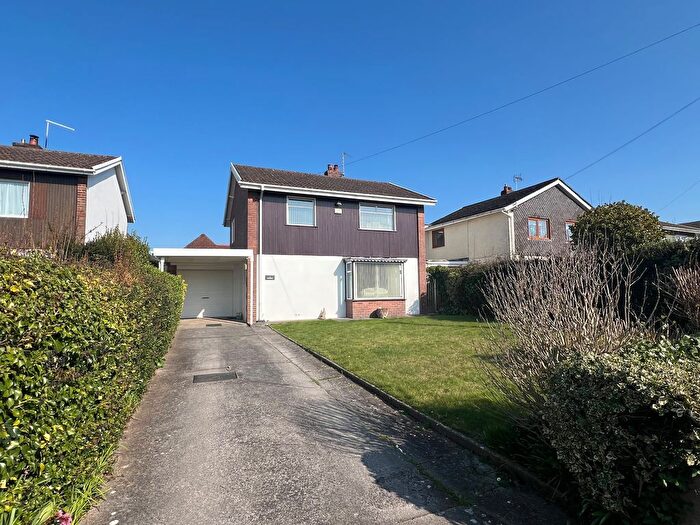 3 Bedroom Detached House For Sale In The Retreat, Bridgend, CF31