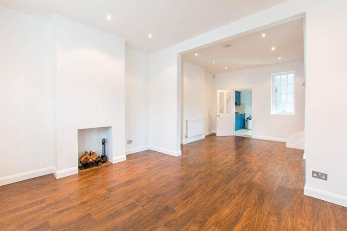 2 Bedroom Cottage To Rent In East End Road, East Finchley, London, N2