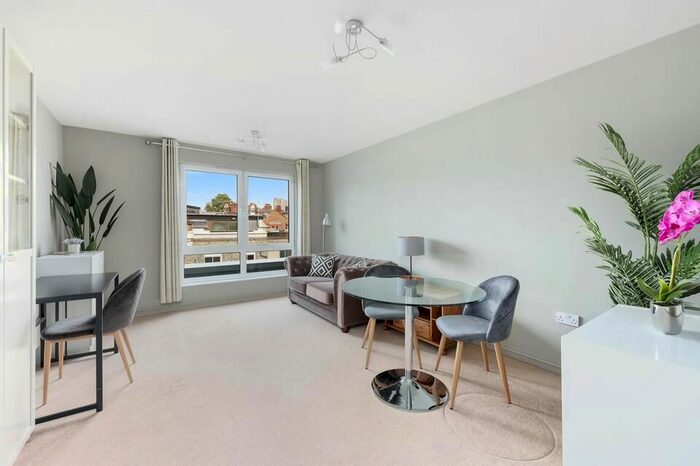 1 Bedroom Flat To Rent In Effra Parade, London, SW2