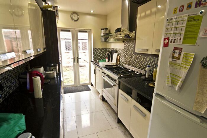 6 Bedroom Semi-Detached House To Rent In *£ Incl Bills * Allington Avenue, Nottingham, NG7