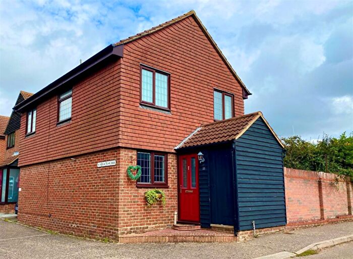 3 Bedroom Detached House For Sale In Brockenhurst Way, Bicknacre, CM3