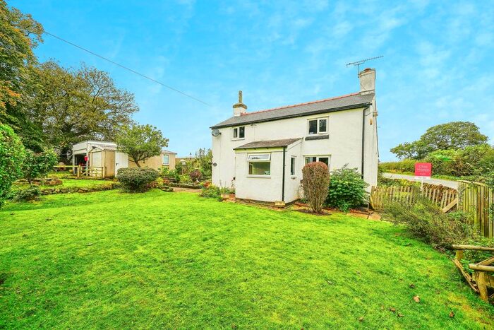 2 Bedroom Cottage For Sale In Birkenhead Road, Willaston, Neston, Cheshire, CH64