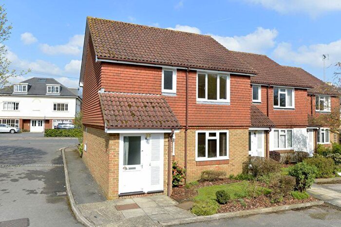 1 Bedroom Apartment To Rent In Allingham Court, Farncombe, GU7